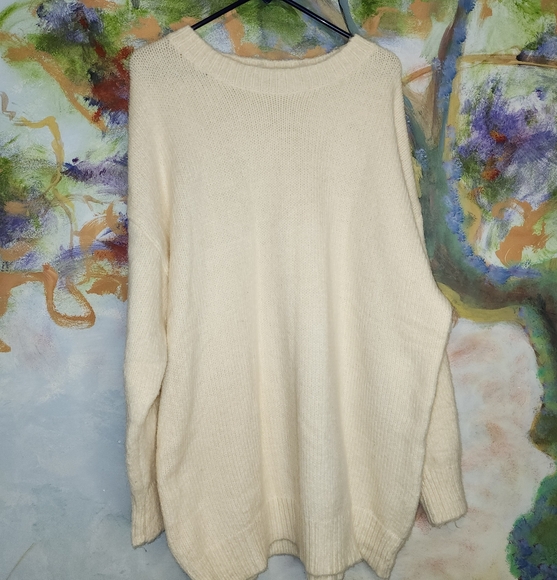Vintage-Inspired White Oversized Long Sleeve Sweater - Picture 2 of 10